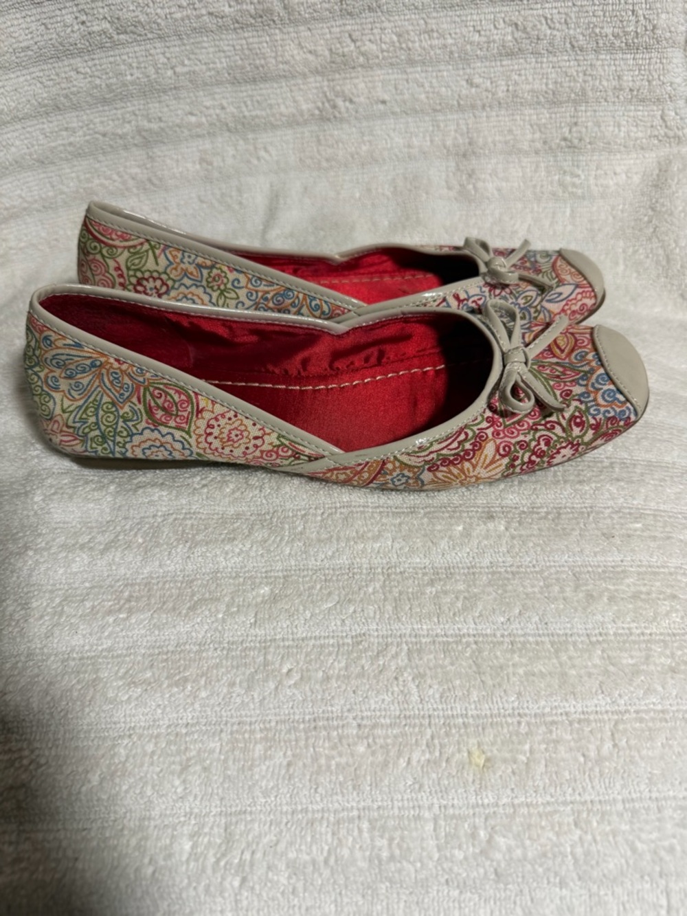 Sam & Libby Women Multicolor Paisley Ballet Flats with Ivory Trim 7M - Picture 3 of 6